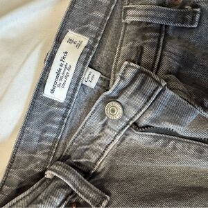 Abercrombie & Fitch Ultra High Rise 90s Straight Cut
